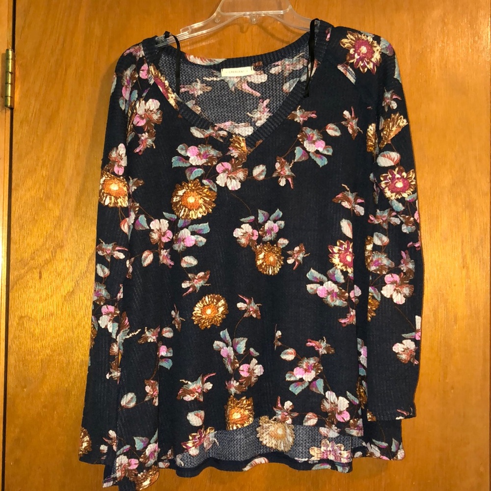 Long sleeve Top with flower details